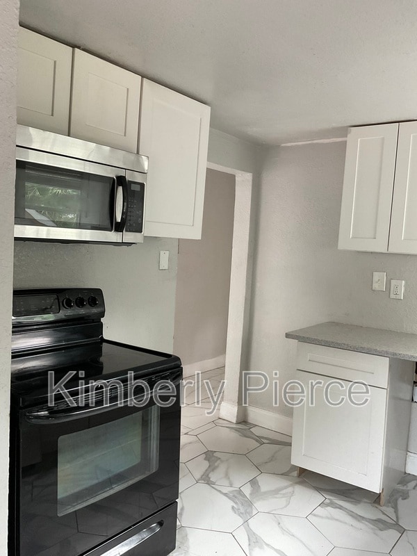 Building Photo - 1356 W 24th St