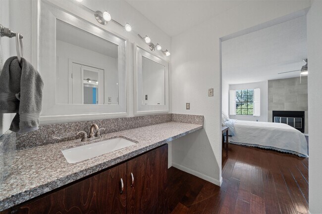 Building Photo - 9850 Pagewood Ln