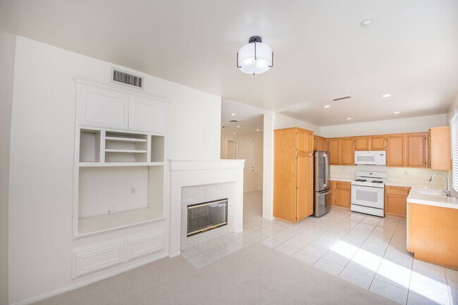 Building Photo - Make this your home
