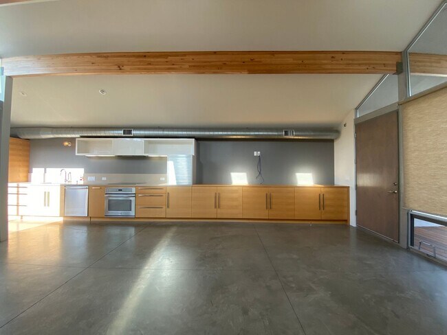 Building Photo - M340 - Miller