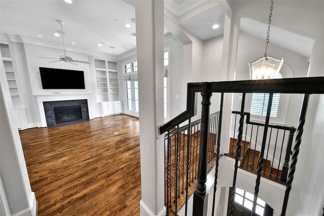 Building Photo - 3002 Mid Ln