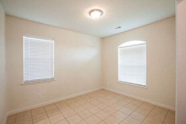 Building Photo - 128 Tennyson St