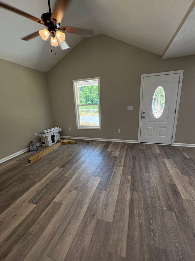 Building Photo - BRAND NEW Home with large yard in Tullahoma...