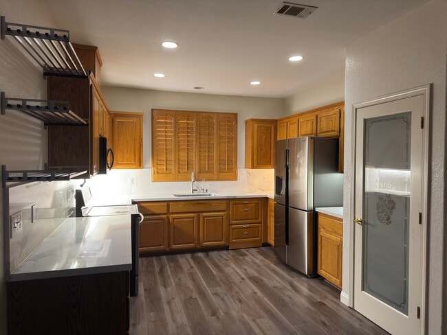 Building Photo - 767 Kingman Dr