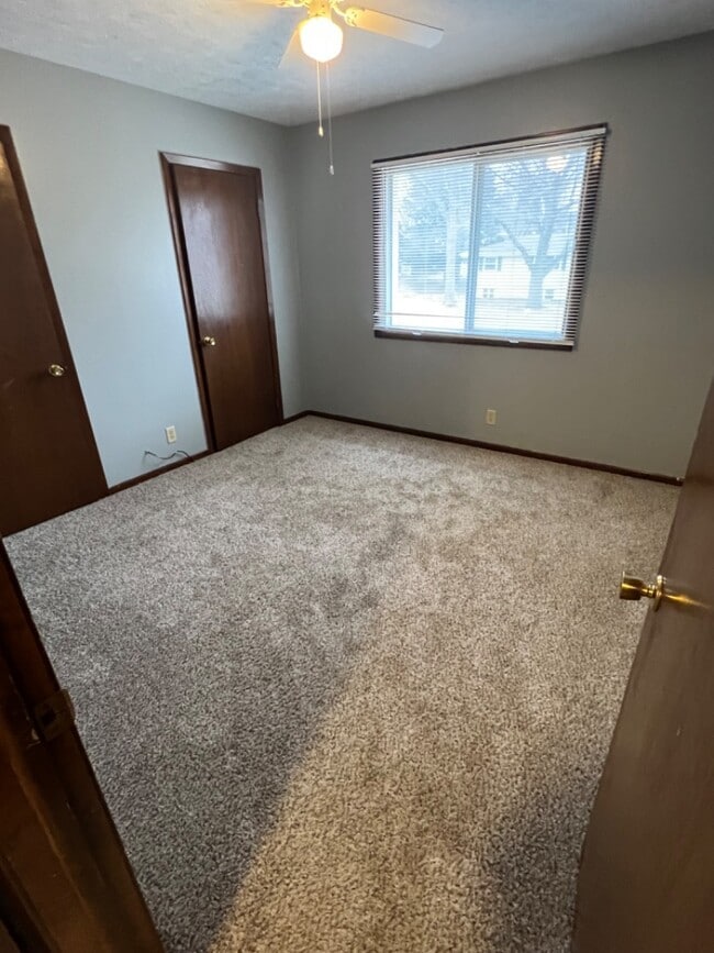 Building Photo - 11224 Roxbury Dr