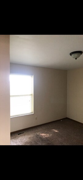 Building Photo - 611 Linda Ln
