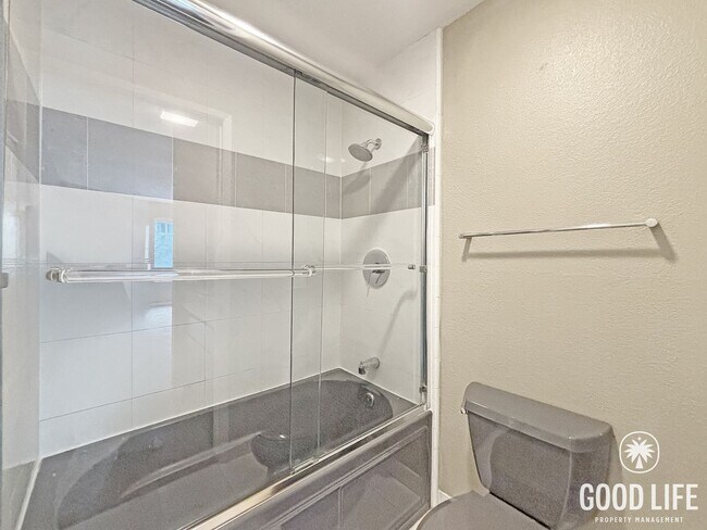 Building Photo - Inviting 1B/1.5BA Condo with Balcony in Cortez Hill