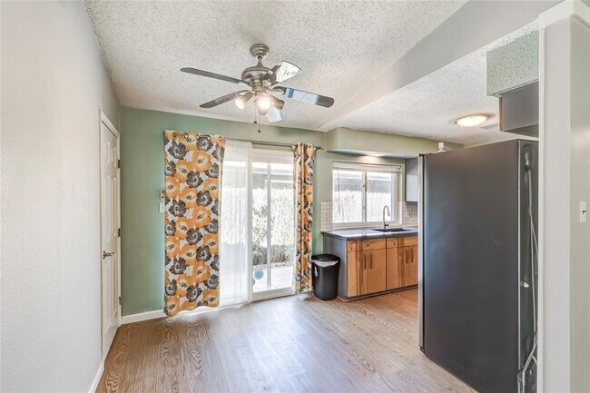 Building Photo - 1204 Woodfield Dr