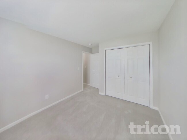 Building Photo - 5477 Wood Hollow Dr