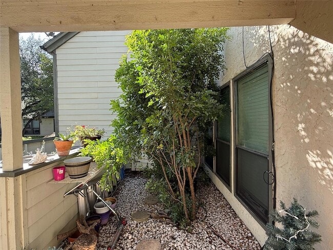 Building Photo - 17 Casa Verde St