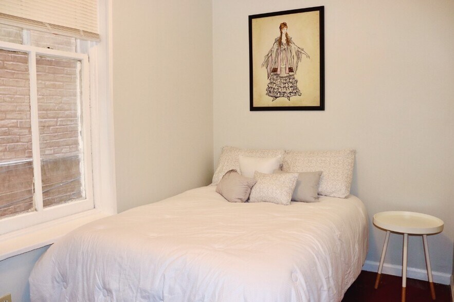 Bedroom 1 - 822 N Wood St