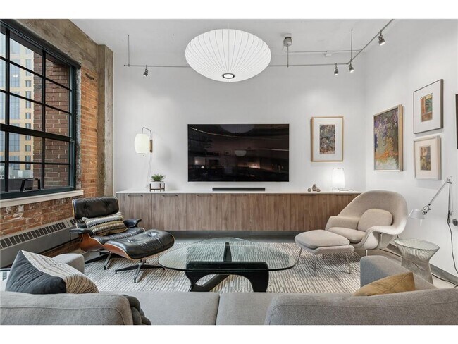 Building Photo - 250 Park Ave