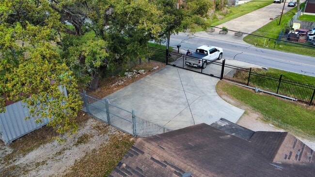 Building Photo - 6951 Windfern Rd