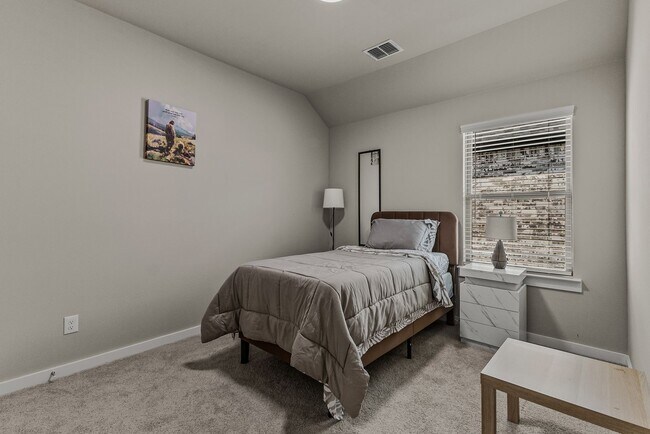 Building Photo - 706 Melody Hl Dr