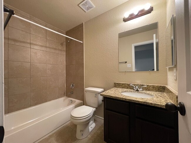 Building Photo - Town home for rent