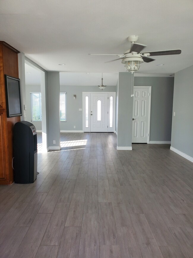 Building Photo - 336 Nueve Ct