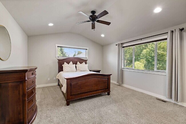 Building Photo - **Stunning Luxury Home in Desirable Mukilteo for RENT!** Available August 25th for MOVE IN