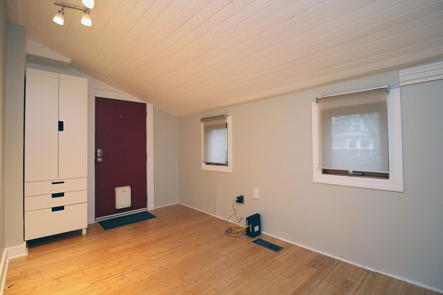 Building Photo - 4823 NE 13th Ave