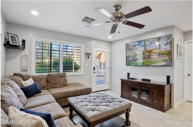 Building Photo - 1850 E Maryland Ave