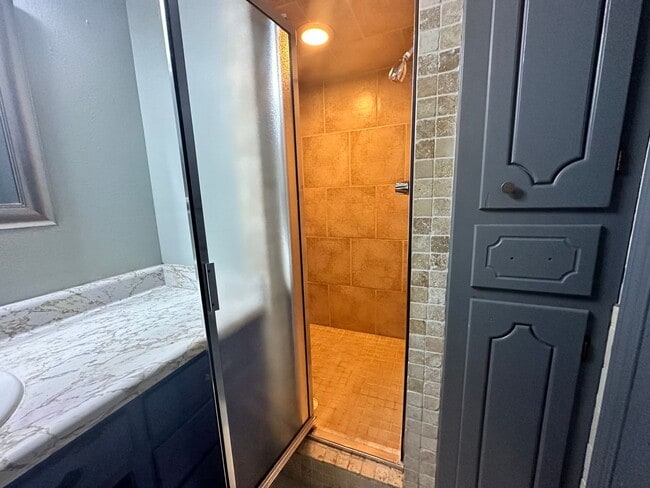 Building Photo - 2 bed unit okc
