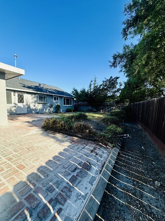 Building Photo - 3178 Hillview Ct
