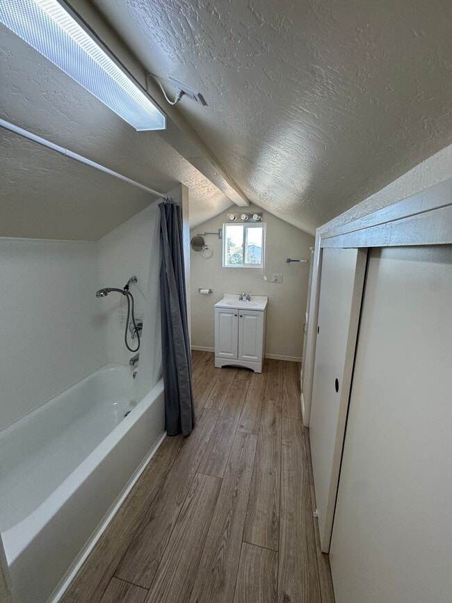 Building Photo - 3-Bedroom Home with Spectacular Views and ...
