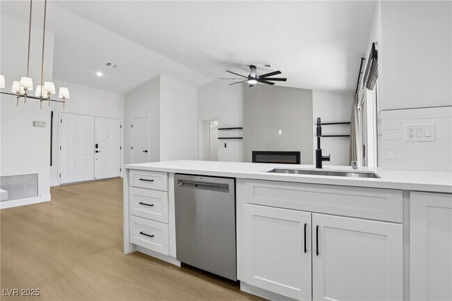 Building Photo - 2548 Tumble Brook Dr