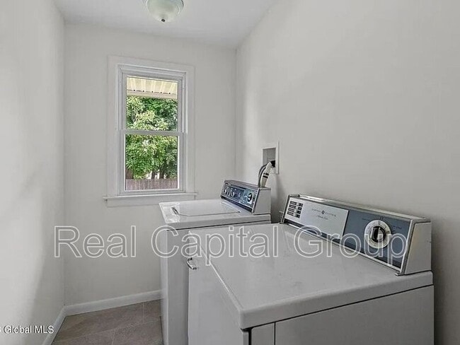 Building Photo - 309 Harlem St