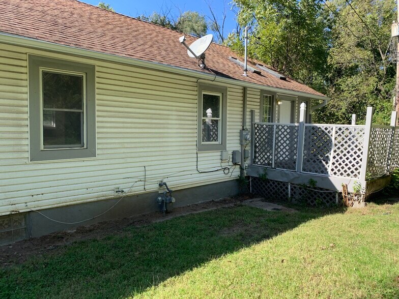 Side Deck - 3806 E 40th St