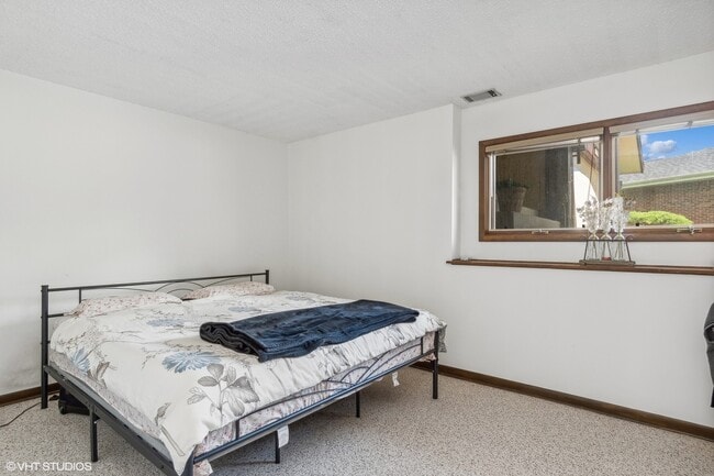 Building Photo - 6610 Pinehurst Ct