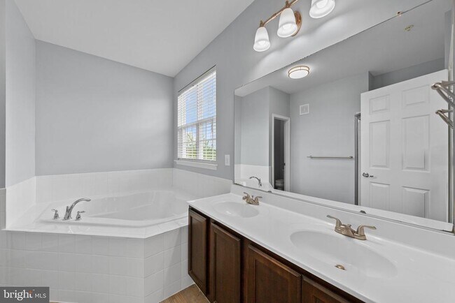 Building Photo - 14602 Shelford Way