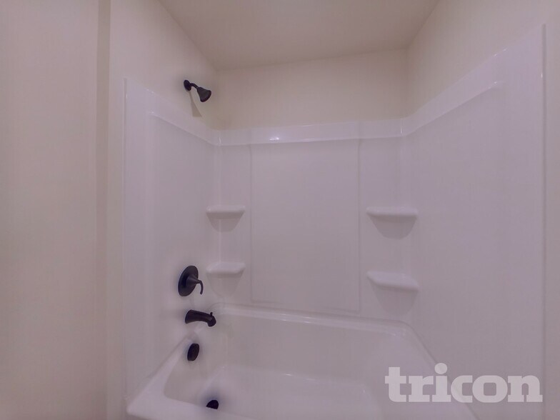 Building Photo - 7105 Jerimoth Dr