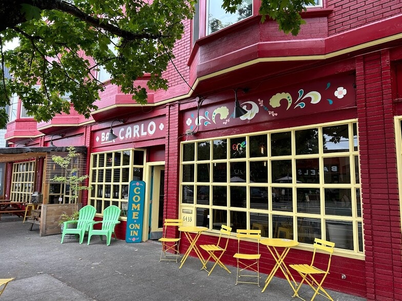 Just a few steps to a great restaurant! - 4537 SE 65th Ave