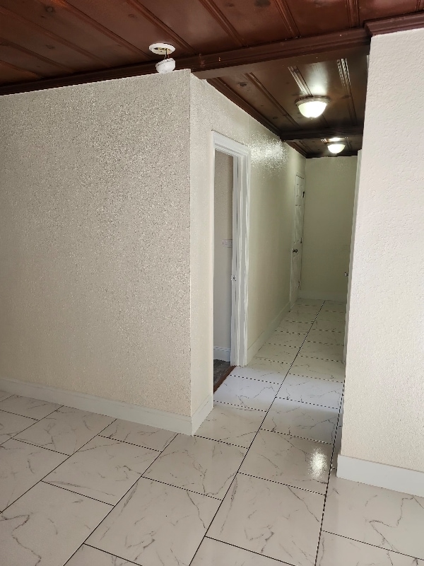 Building Photo - 1335 E Bay St