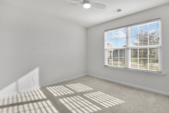 Building Photo - Bright & Spacious 4-Bedroom Home in Savannah’s Godley Park