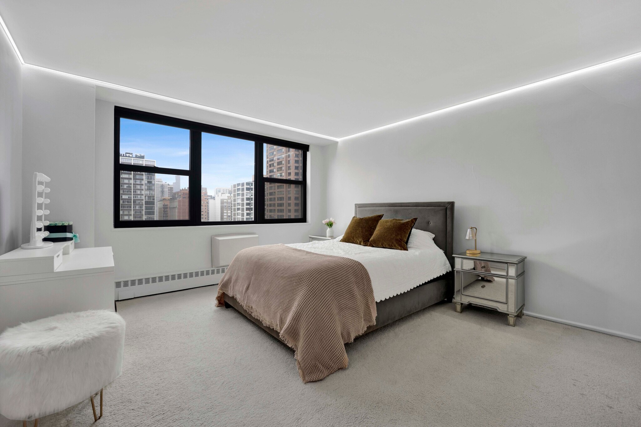 Building Photo - 1445 N State Pkwy