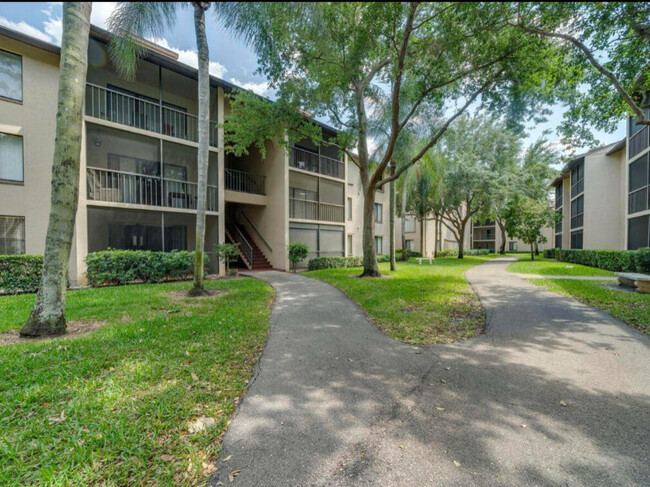 Building Photo - 205 Foxtail Dr