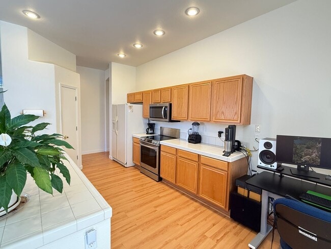 Building Photo - Beautiful 3 Bedrooms, 2 Baths with a 3 Car...