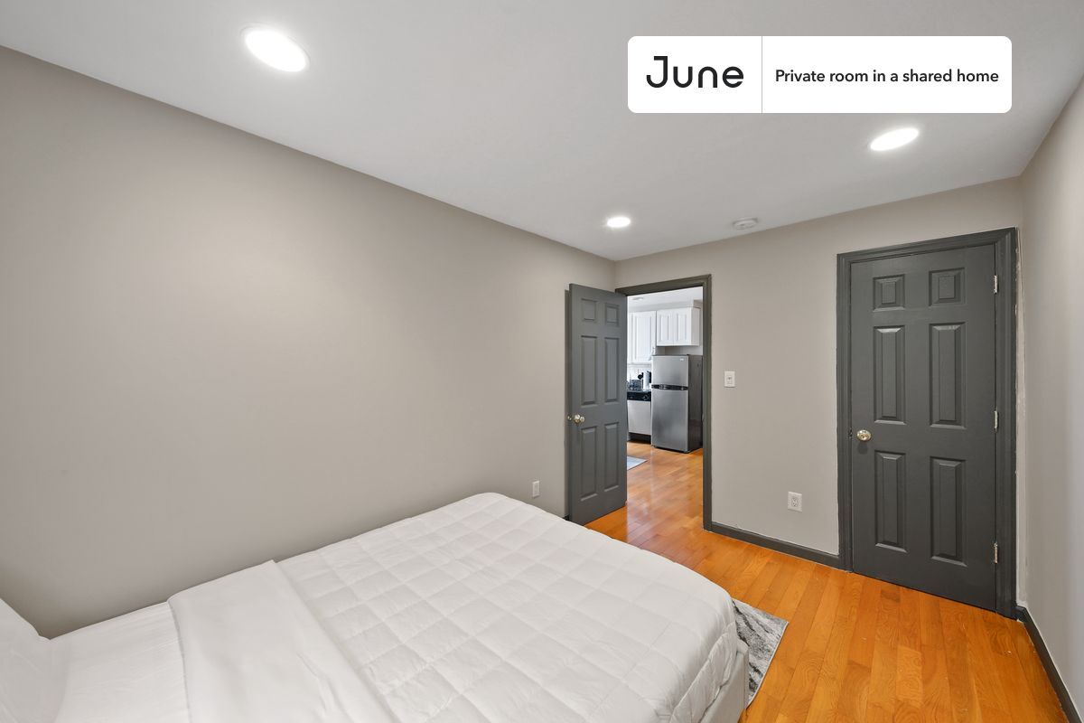 Building Photo - Room in Shared 3 bed/1 bath home in East Village