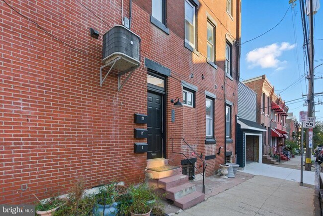 Building Photo - 2738 Poplar St