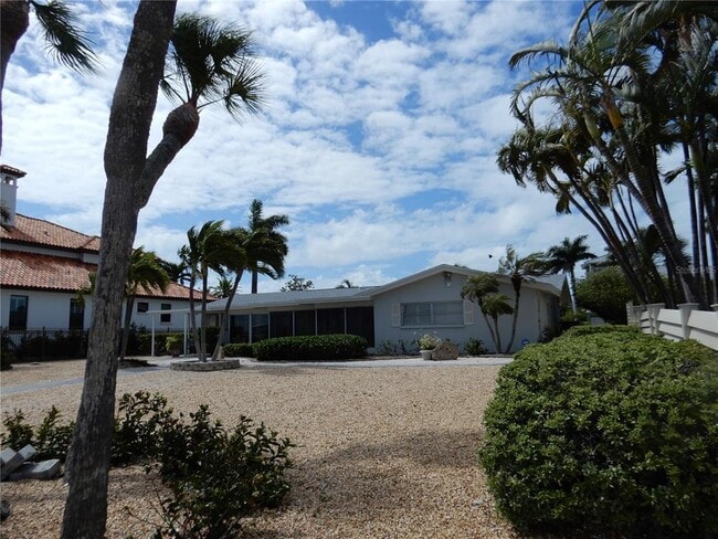 Building Photo - 337 1st St W