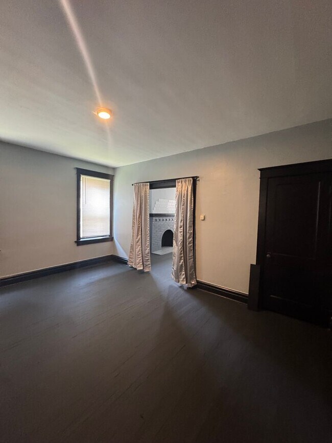 Building Photo - Move in Ready