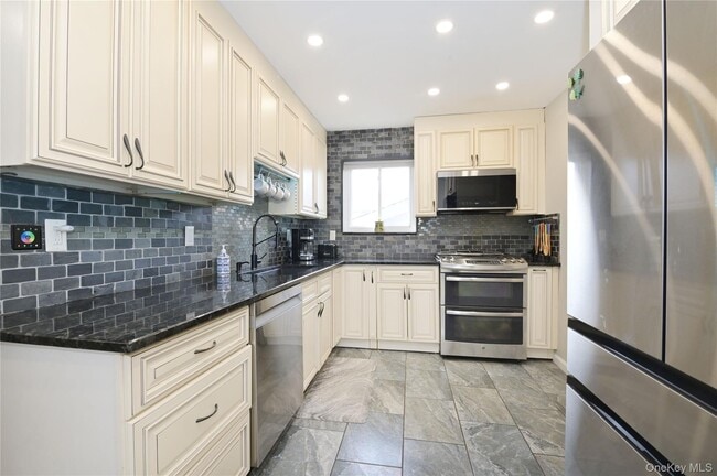 Building Photo - 3485 Riverside Dr