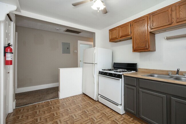 Building Photo - 1432 W 110th St