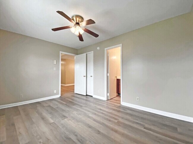 Building Photo - 581 Oakmont Dr