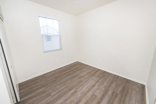 Building Photo - Amazing 3 Bedroom Condo available now! Totally loaded unit, schedule a tour today!