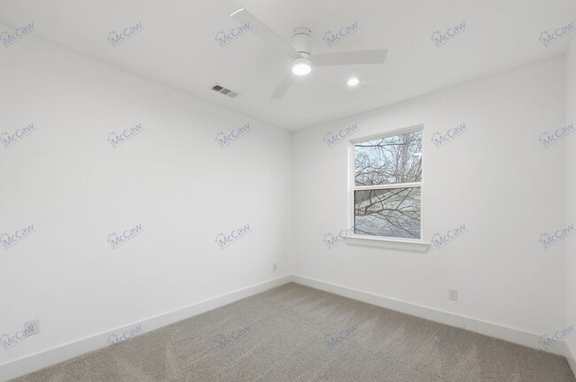 Building Photo - 5633 Side Ave