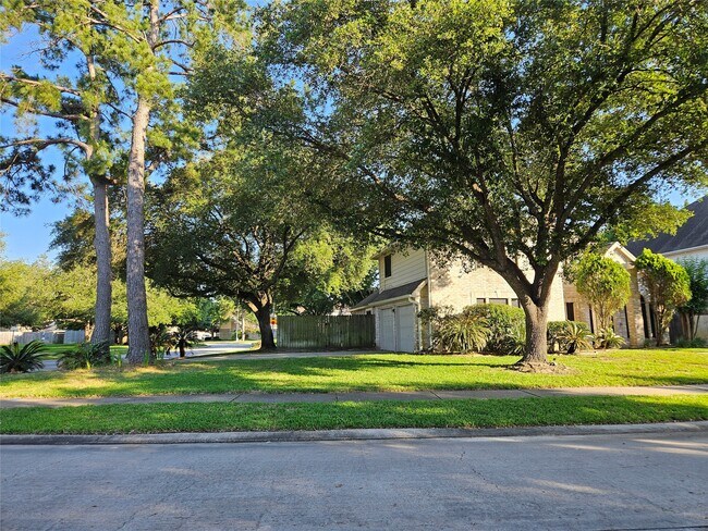 Building Photo - 8807 Vista Springs Dr