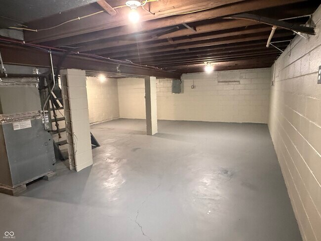 Building Photo - 4801 Farrington Ave