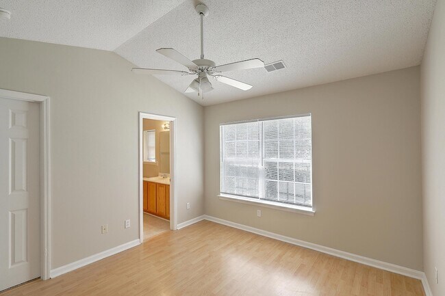 Building Photo - 8074 Shadow Oak Dr
